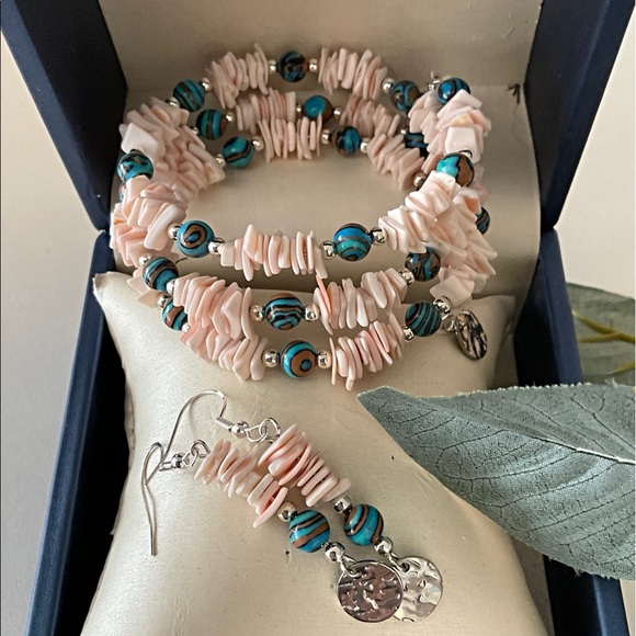 Pink Shell Chips Bracelet. Blue Gold Beads. Matching Earrings.  Mother’s Day - Picture 2 of 9